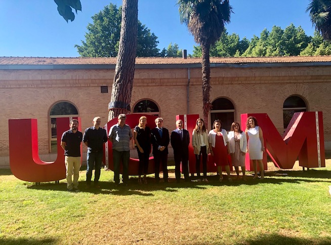 La Universidad de Castilla–La Mancha y Grupo Oesía acuerdan investigar tecnologías para la fábrica nacional de radios SDR que se creará en Valdepeñas